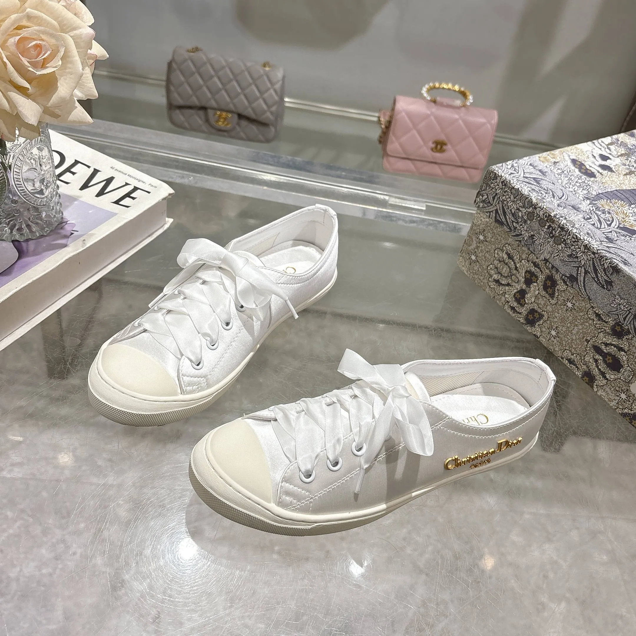 👟👟Ex-factory price 440👟👟 Dior ballet-style casual shoes, the same style as celebrities, satin fabric, breathable mesh lining, sheepskin for feet, wear-resistant rubber sole, size 35-40.